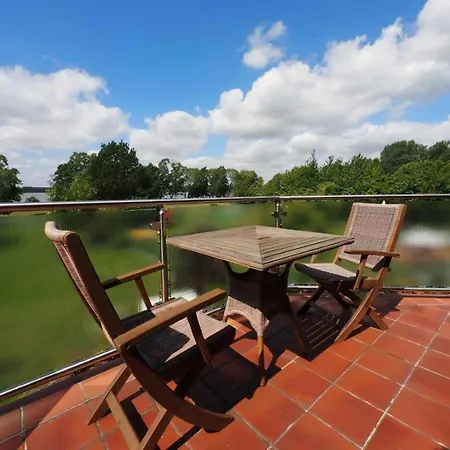 Hébergement de vacances Seeblick Mit Sauna Und Grundstueck Direkt Am Vom Schweriner Flessenow
