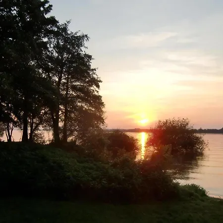 Hébergement de vacances Seeblick Mit Sauna Und Grundstueck Direkt Am Vom Schweriner